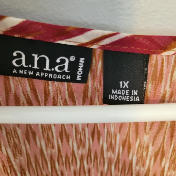 Adorable a.n.a Colorful Blouse-1X- NWOT - Picture 3 of 3